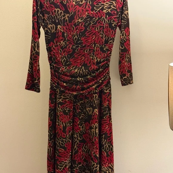 Dressbarn Red and Black Sheath Dress V-Neck 3/4 Sleeve - Picture 3 of 3